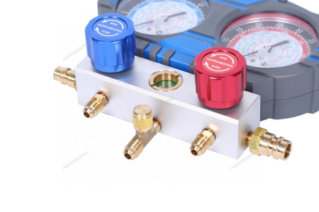 Коллектор манометрический со шлангами и муфтами в кейсе