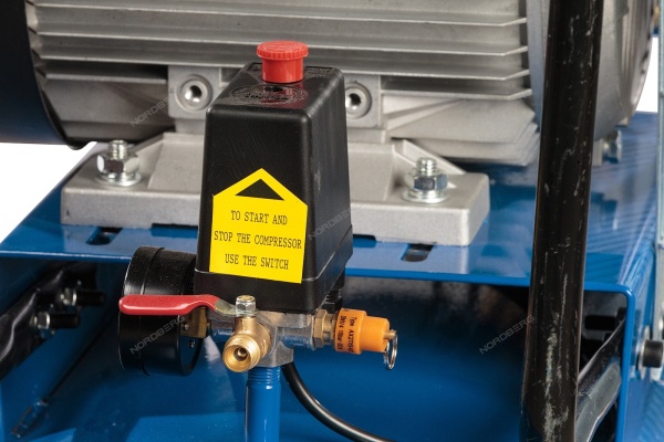 Компрессор поршневой с ременной передачей 380В, ресив. 300л, 1050л/мин