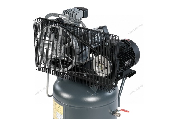 Компрессор вертикальный поршневой с ременной передачей 380 В, ресивер 100 л, 580 л/мин