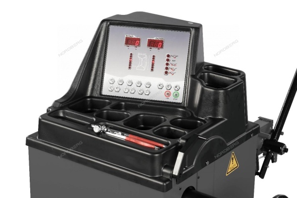 Станок балансировочный с ручным вводом параметров, серый