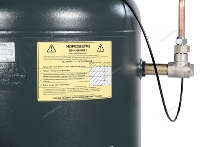 Компрессор вертикальный поршневой с ременной передачей 380 В, ресивер 270 л, 1400 л/мин