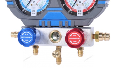 Коллектор манометрический со шлангами и муфтами в кейсе