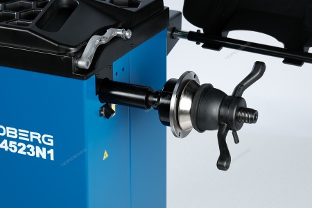 Станок балансировочный с автоматическим вводом 2х параметров, лазером и автостопом