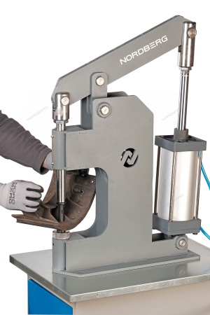 Пневматический станок для заклепки тормозных колодок с тумбой, цилиндр 125, NORDBERG NR8P+MML0