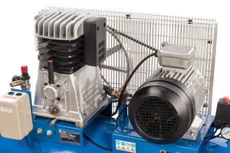 Компрессор поршневой с ременной передачей 380 В, ресивер 200 л, 520 л/мин