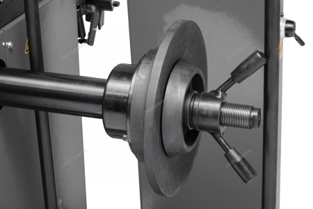 Станок балансировочный 380V для грузовых машин, серый